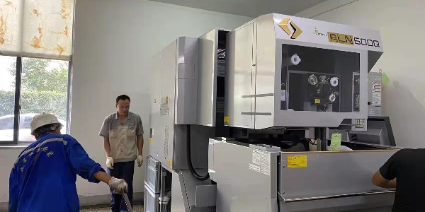 大型工業(yè)設(shè)備搬運(yùn)需要用到哪些設(shè)備？大型吊裝公司為您講解